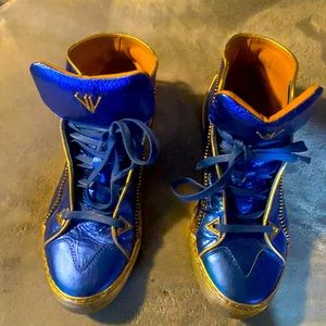 Authentic Vince sneakers good condition very comfortable